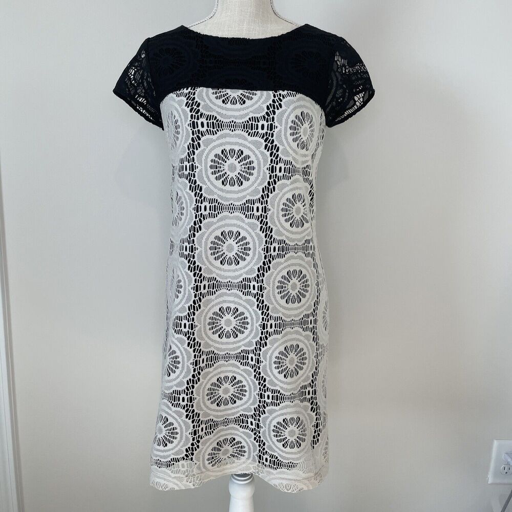 Maggy London Floral Lace Overlay Knee Length Cap Sleeve Zip Back Black Size 4